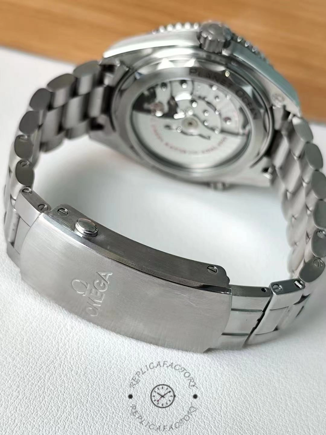 Replica Omega Seamaster 215.30.44.21.01.001 Back of the watch craftsmanship