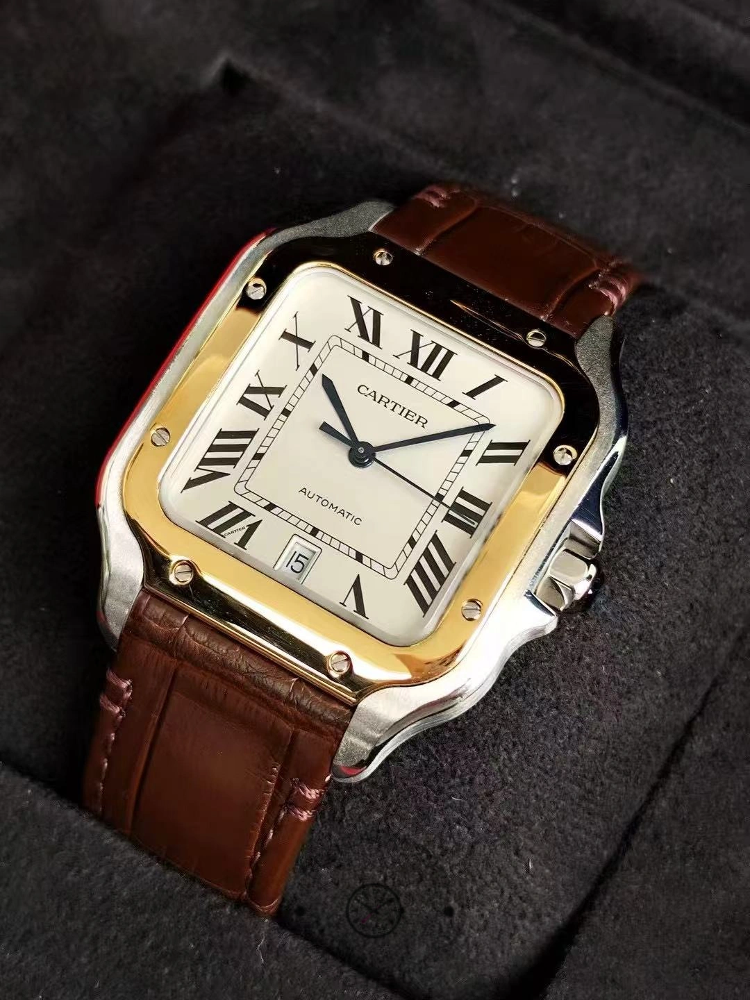 Front view of Replica Cartier Santos W2SA0009 -1