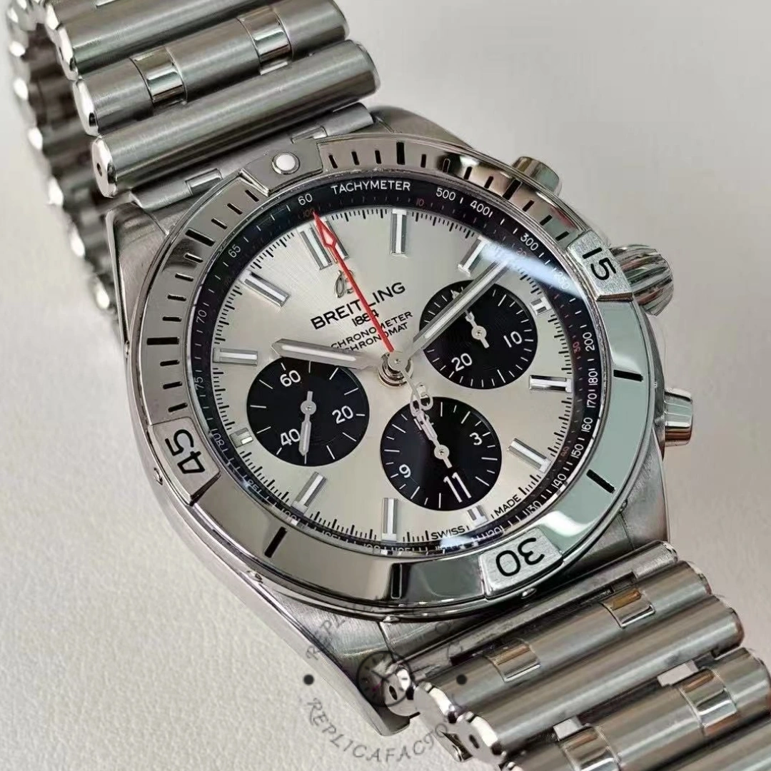 Breitling Chronomat B01 replica display picture