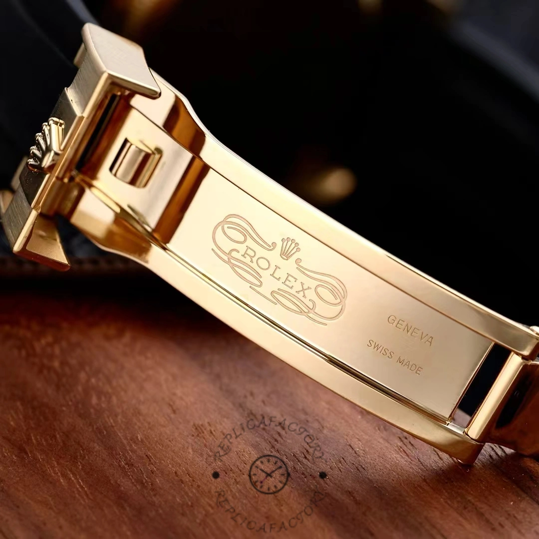 Replica Rolex Daytona 126518LN Front Buckle view