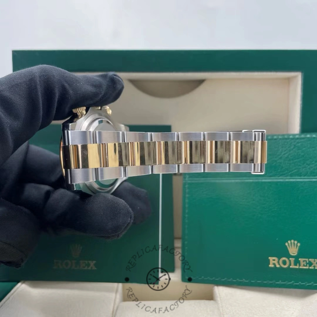 Real photos of replica Rolex Daytona 126503 Strap 1