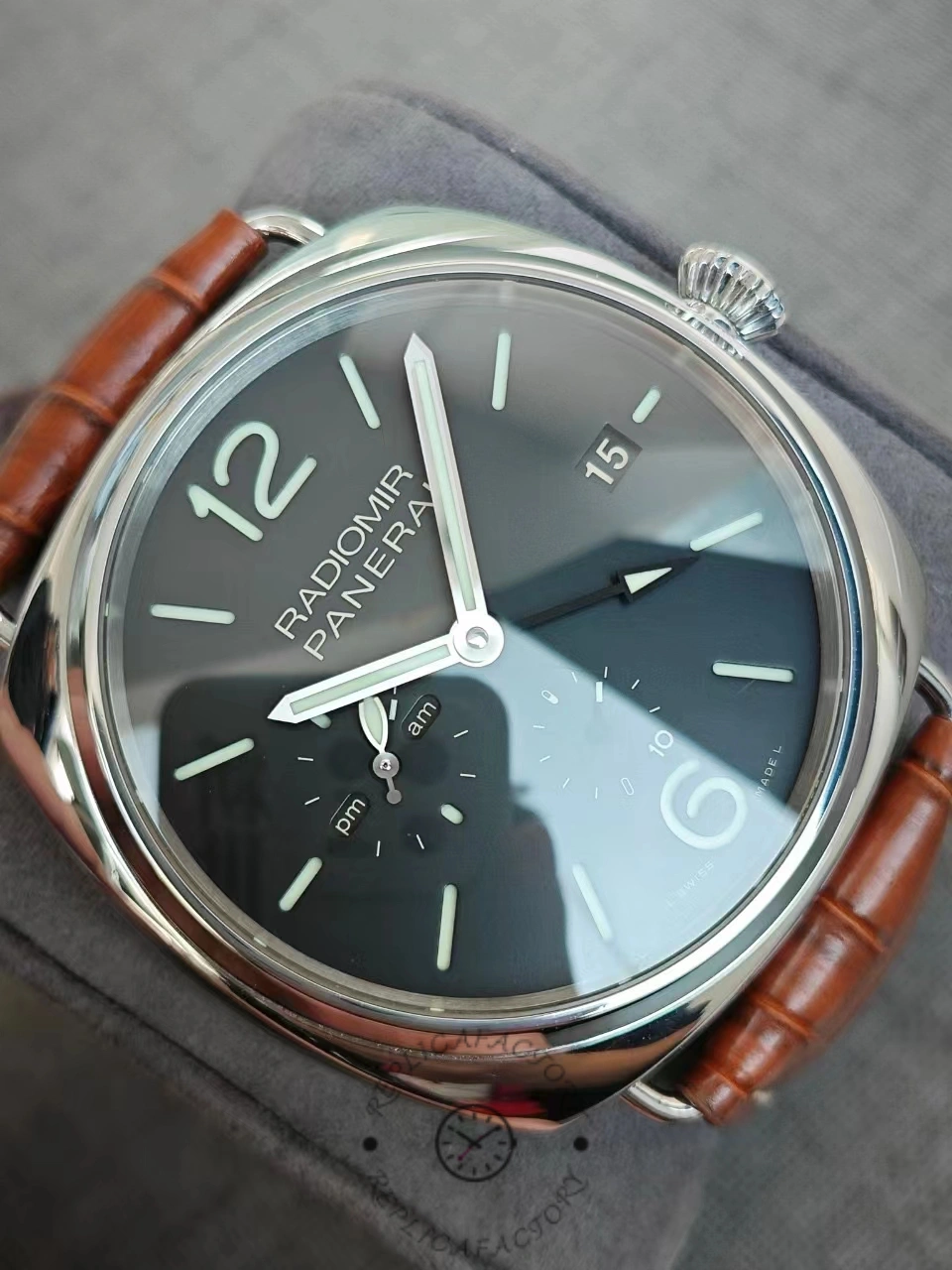 Replica Panerai Radiomir PAM00323 display picture 2