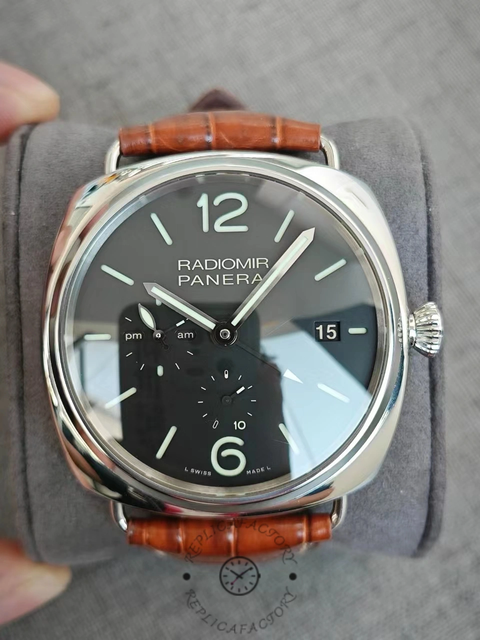 Replica Panerai Radiomir PAM00323 display picture 1
