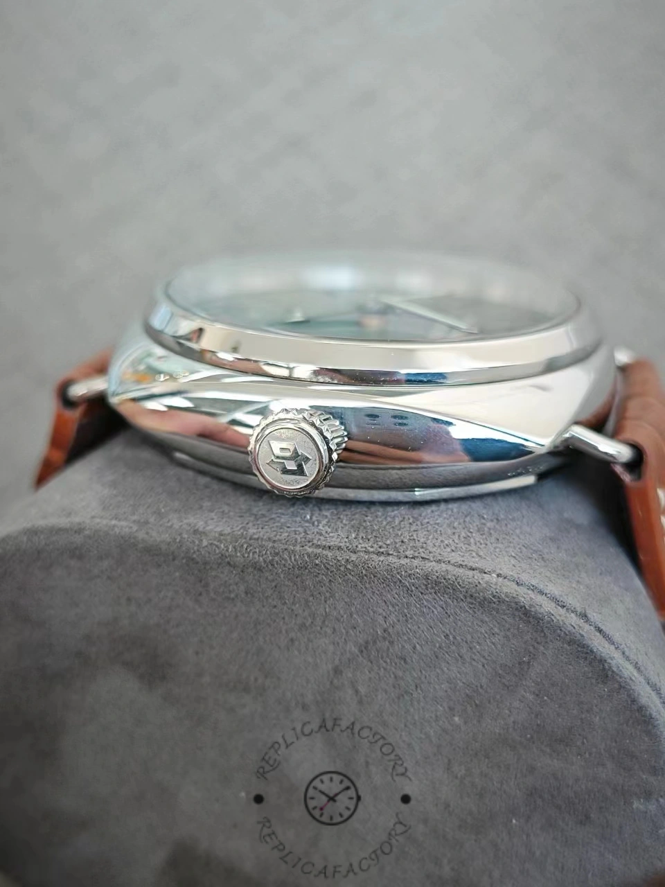 Replica Panerai Radiomir PAM00323 display picture 5