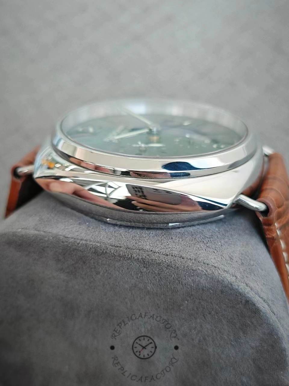 Replica Panerai Radiomir PAM00323 display picture 4