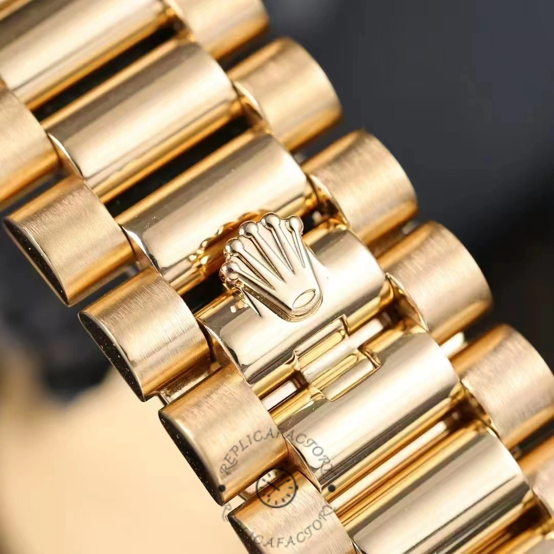 Replica Rolex Day-Date 40 Yellow Gold Champagne Dial Strap