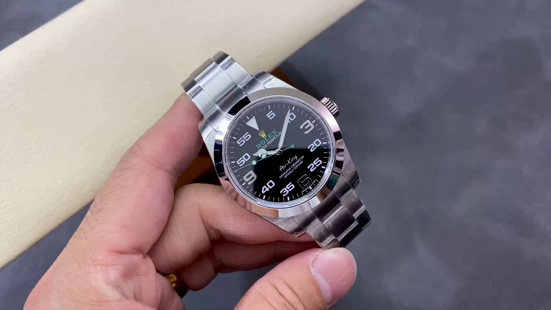 Rolex Air-King 116900, hand-held watch video, black dial and Oyster bracelet. - Video