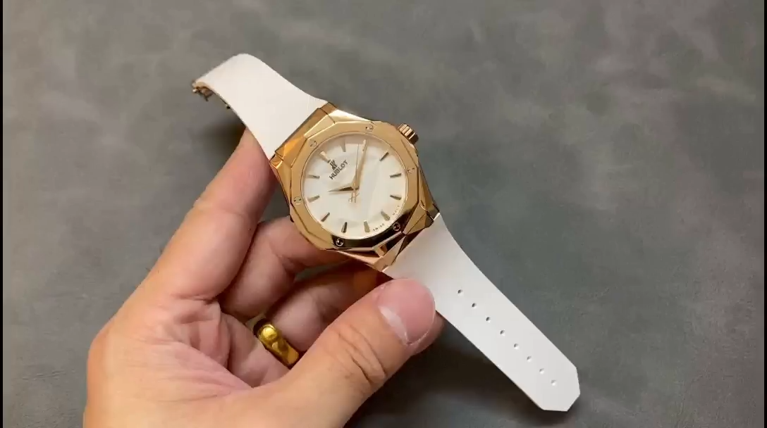 Hublot Classic Fusion 550.OS.2200.RW.ORL20 40MM