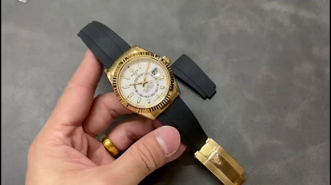 Rolex Sky Dweller m336238 0003 Yellow Gold White Dial 42mm Mens Replica Watch