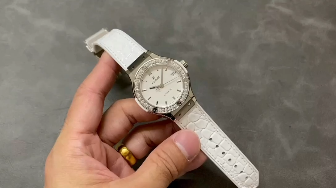 Hublot Classic Fusion Automatic 542.NE.2010.LR.1204