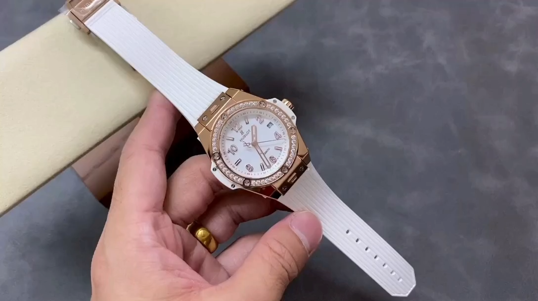 Hublot Big Bang One Click 485.OE.2080.RW.1204 33mm Ladies Watch