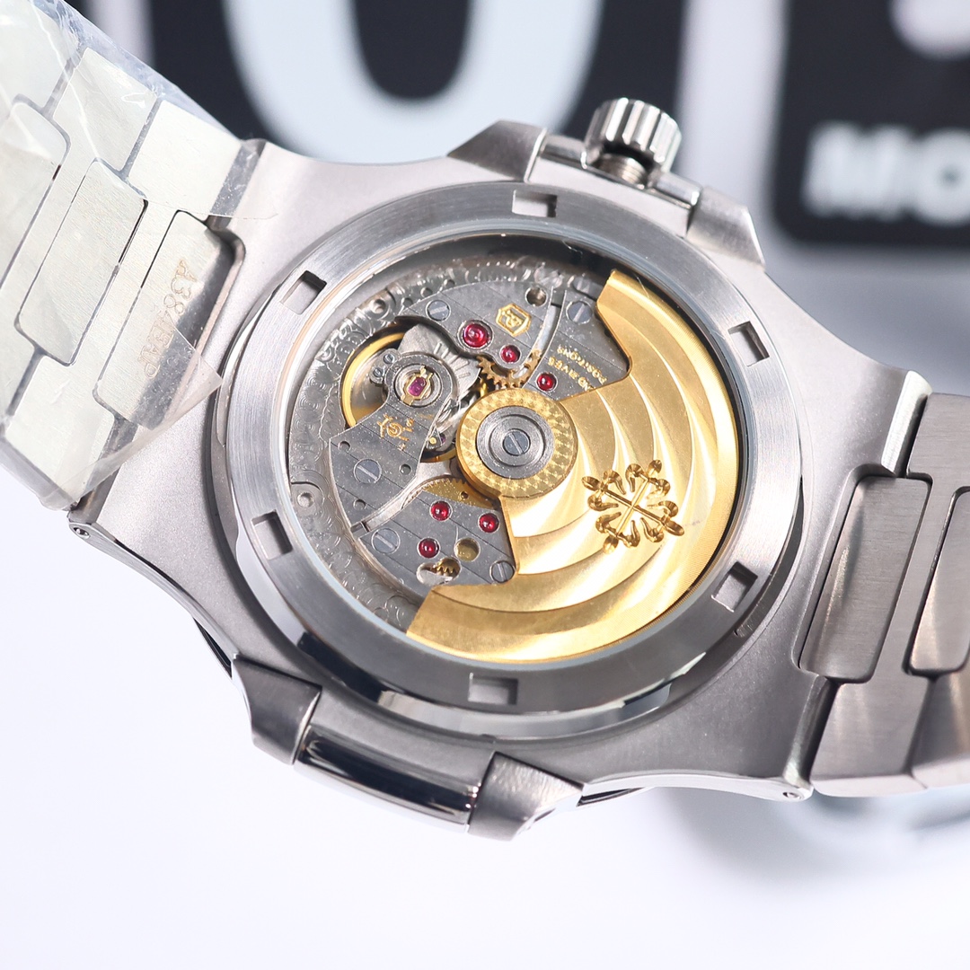 Replica Patek Philippe Nautilus 5711 113P 40mm Mens Watch