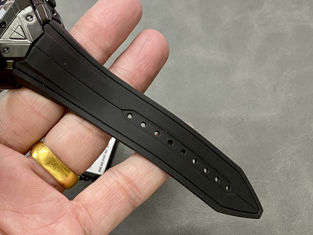 Hublot Spirit Of Big Bang 648.CX.0114.RX.MXM23 Replica Watch