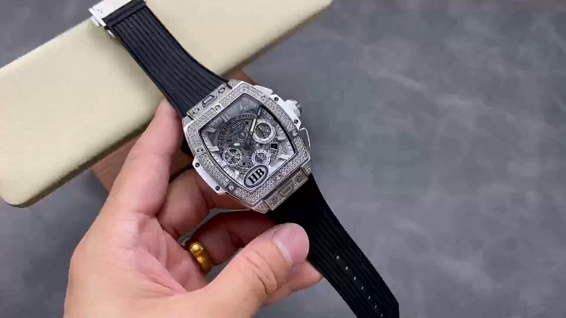Hublot Spirit of Big Bang Titanium Pavé 42 mm 642.NX.0170.RX.1704
