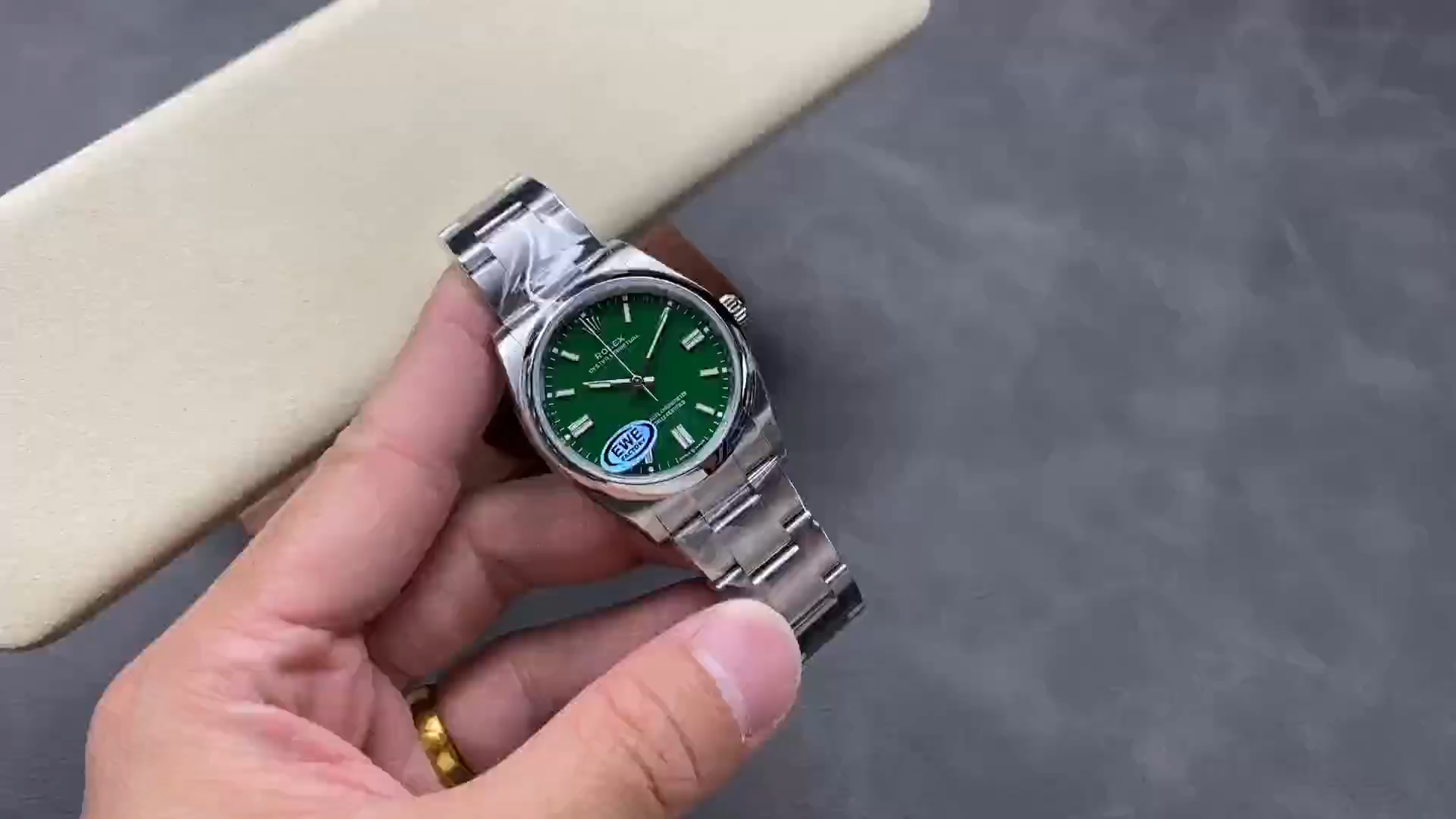Rolex Oyster Perpetual 36mm 126000 Green Dial