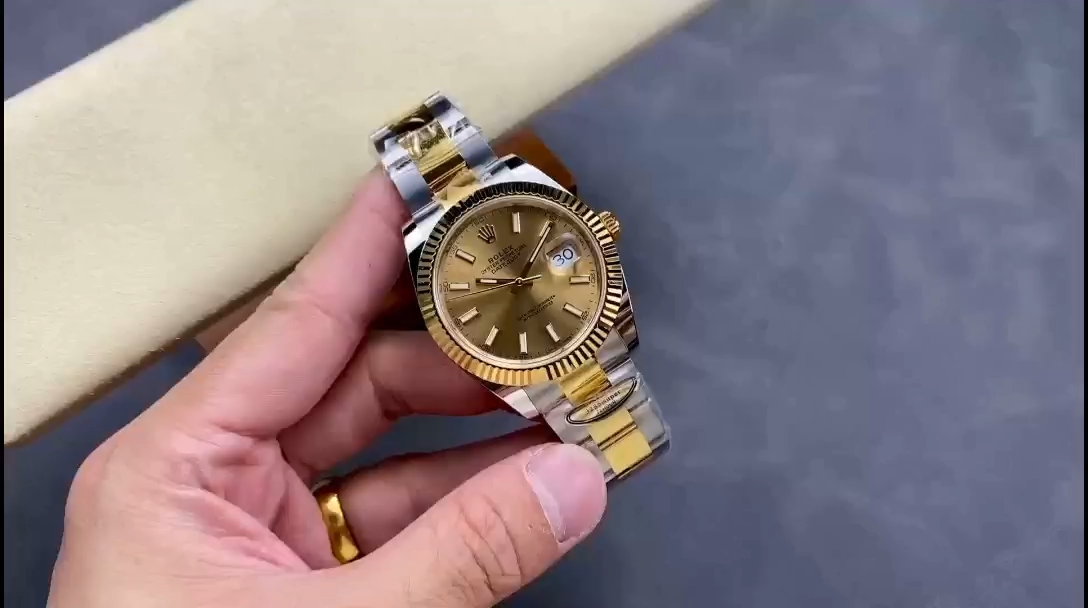 Rolex Datejust 126333 0009 Champagne Index Oyster 41mm Two Tone Steel