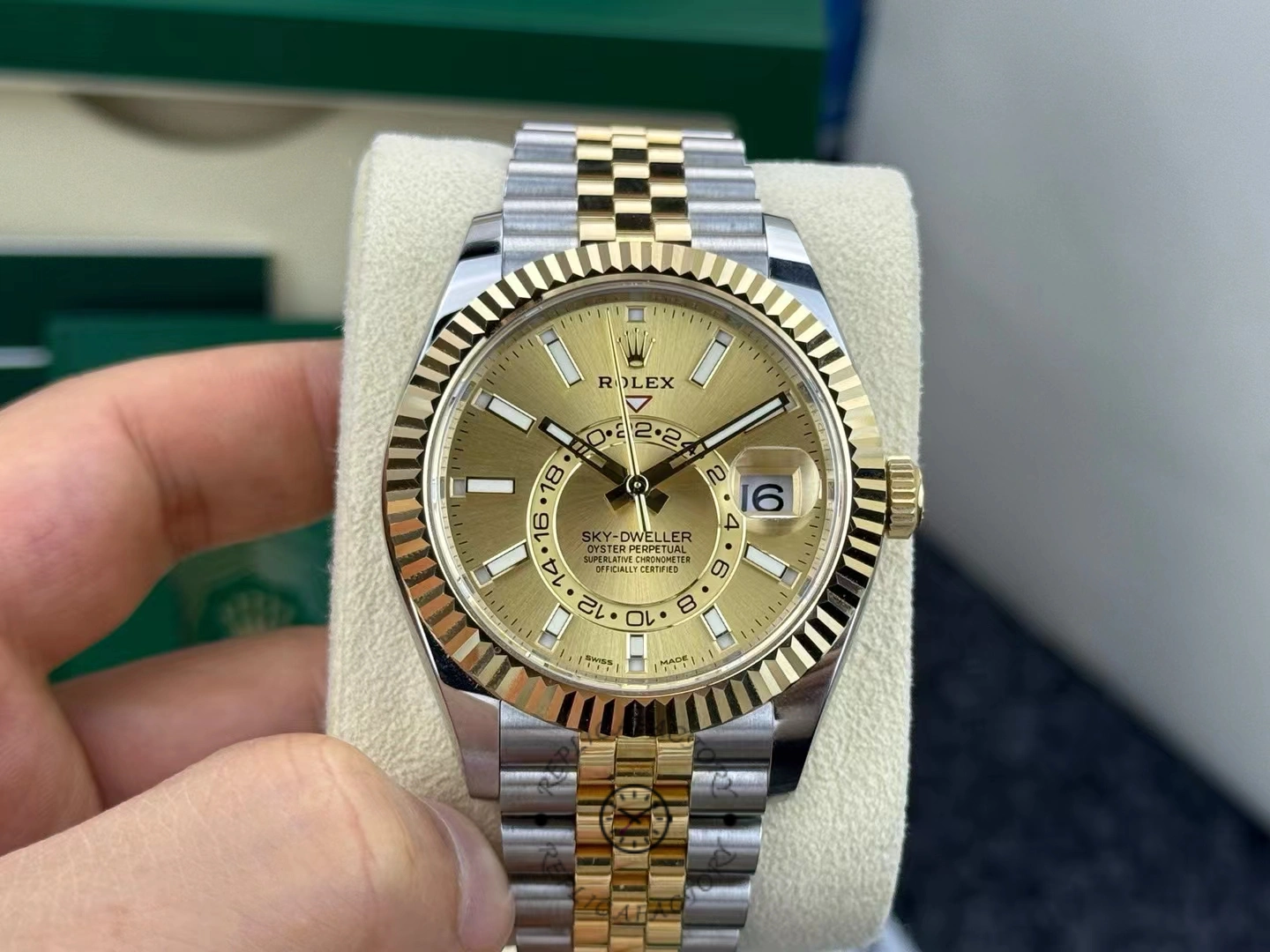 Rolex Sky-Dweller 326933 Stainless Steel Yellow Gold Champagne Dial 42MM Mens Replica Watch