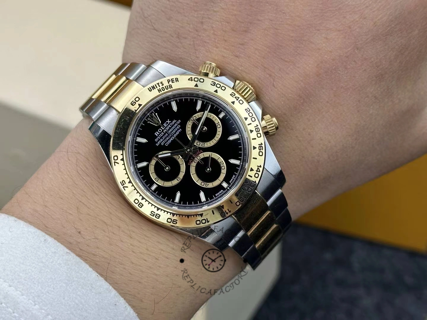 Rolex Cosmograph Daytona 40mm Oystersteel and 18k Yellow Gold 126503 0003