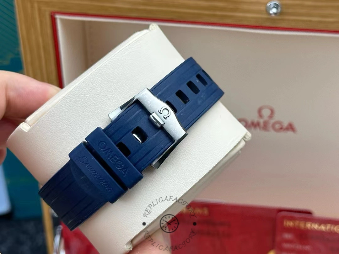 Replica Omega Seamaster Strap shot