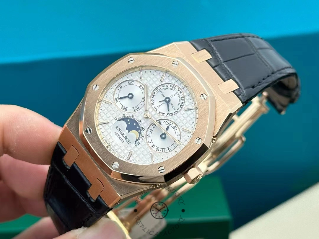 Audemars Piguet Royal Oak 26252OR Replica Dial actual photos