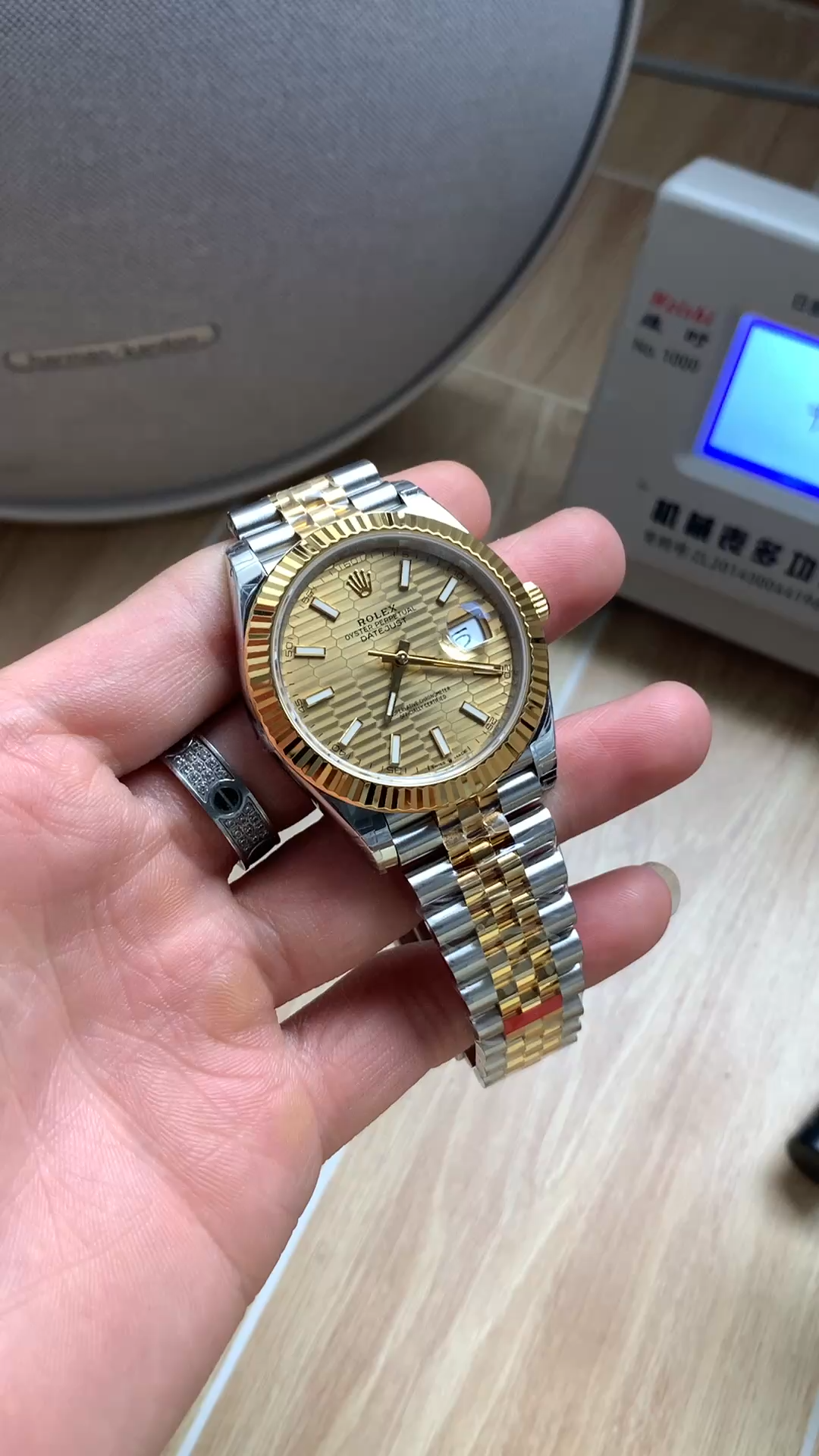 Rolex Datejust 41 126333 Golden Fluted Motif Champagne Dial