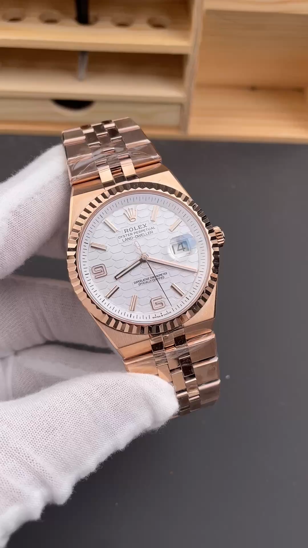 Video of Rolex Land-Dweller M127235-0001 Replica highlighting rose gold case and Jubilee bracelet.