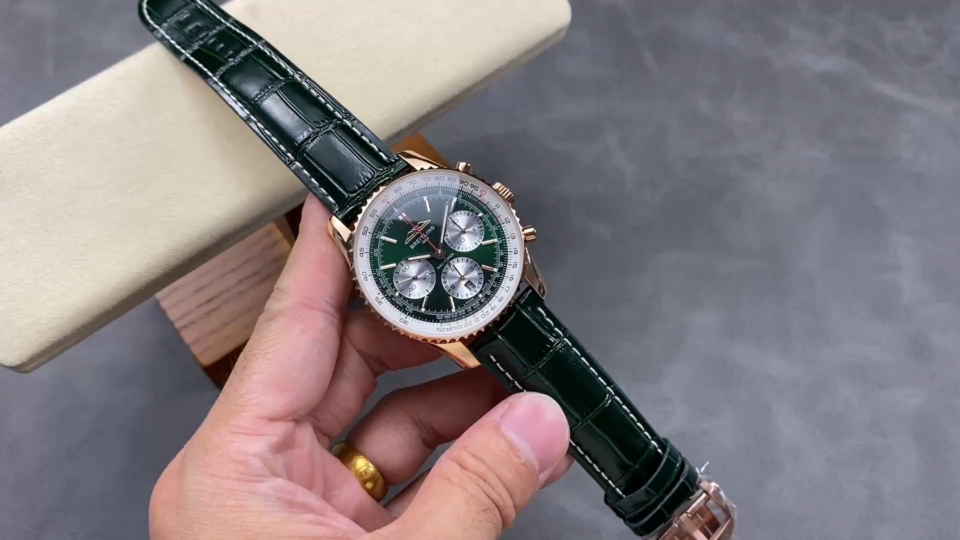 Breitling Navitimer B01 Chronograph RB01384A1L1P1 43 Replica