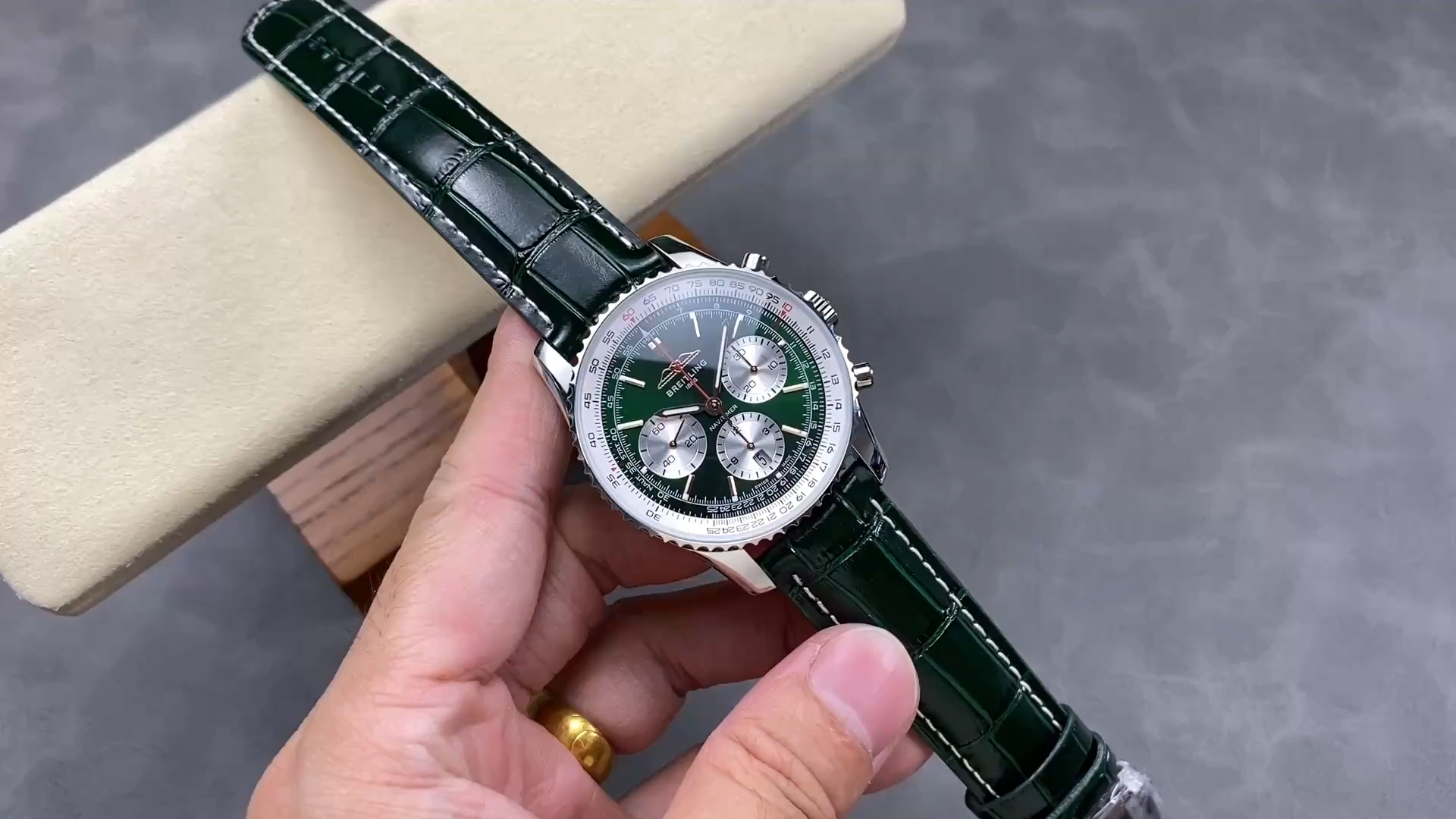 Breitling Navitimer B01 Chronograph AB01384C1L1P1 43mm Replica