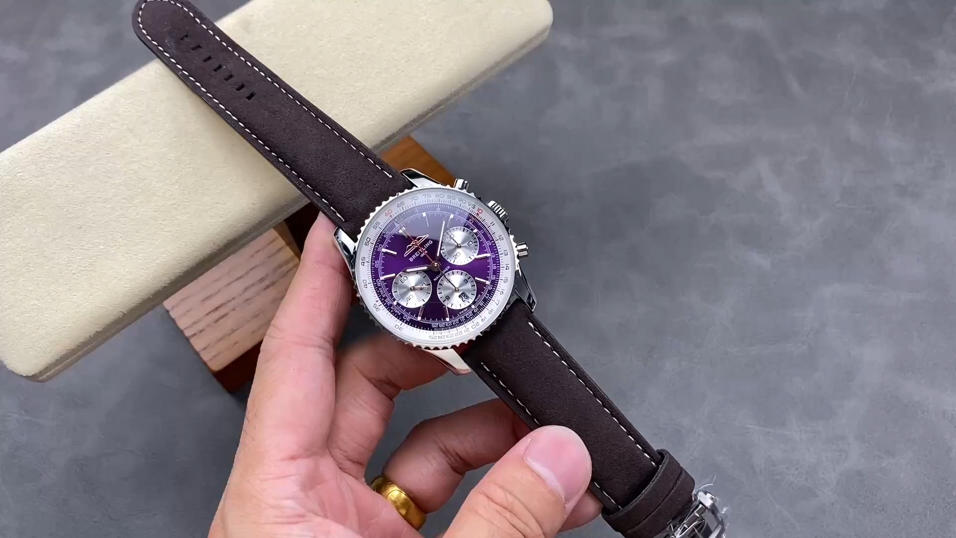 Breitling Navitimer B01 Chronograph 43 Calfskin Strap AB01385C1Q1A1 Replica