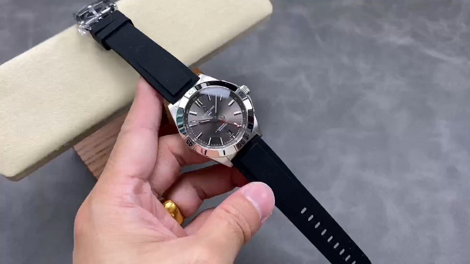 Breitling Chronomat GMT A32398101M1A1 40mm Rubber Strap Replica