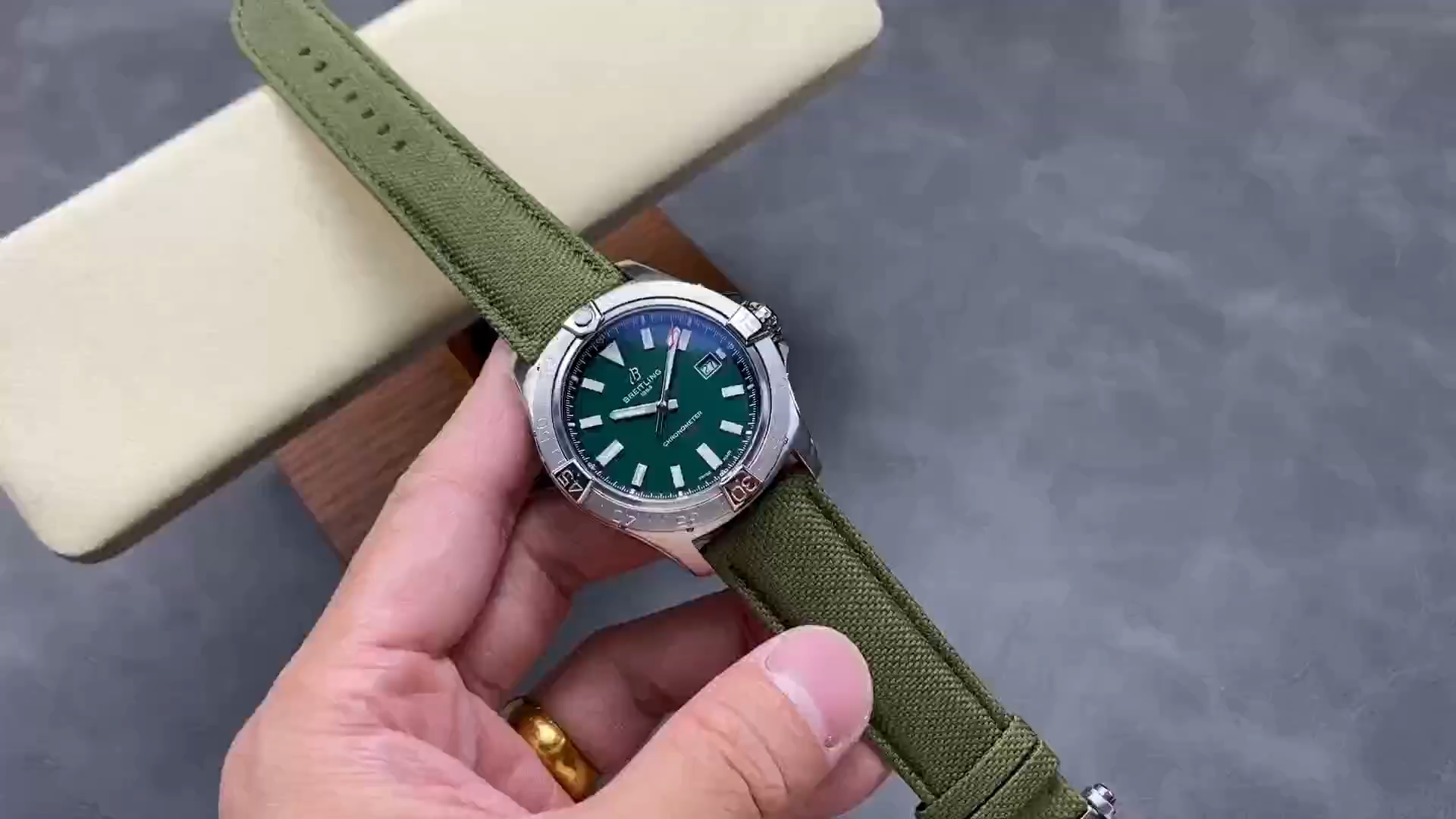 Breitling Avenger Automatic A17328101L1X1 42mm Replica