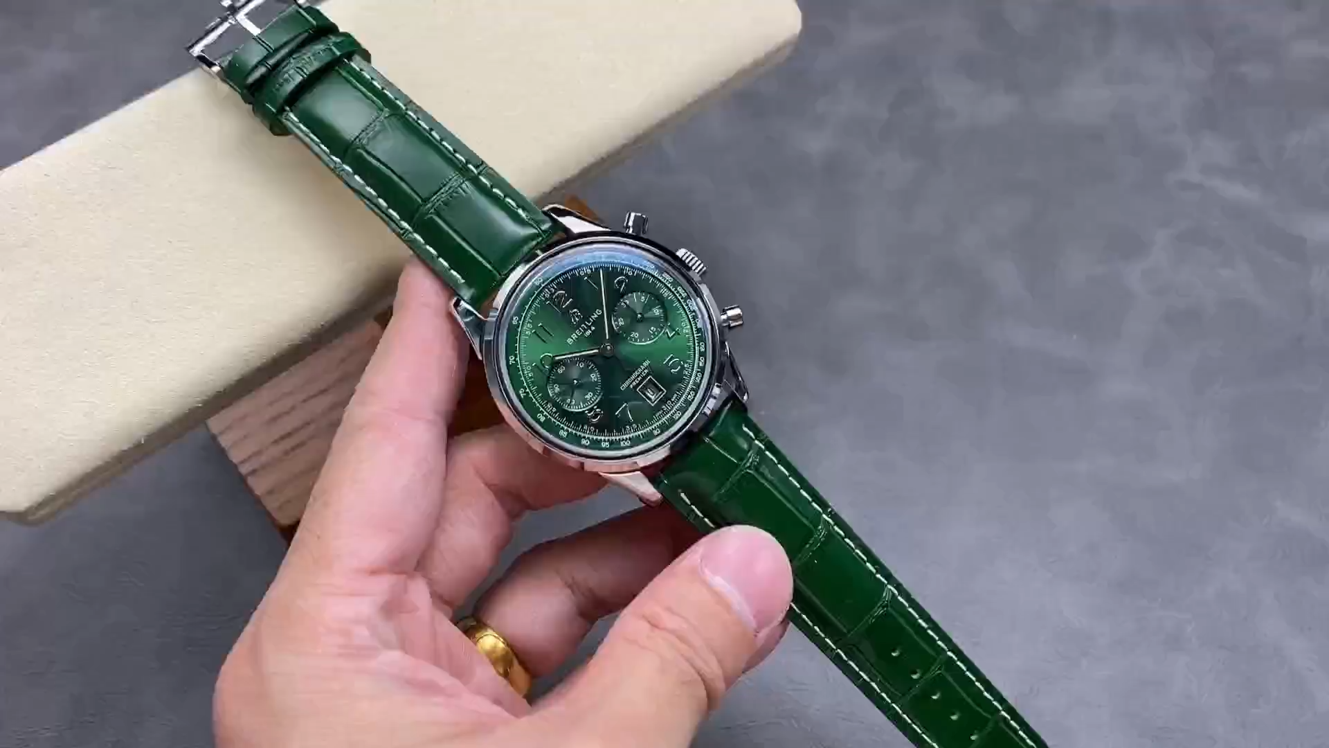 Breitling Premier B01 42mm Green Dial AB0145371L1P2 Replica