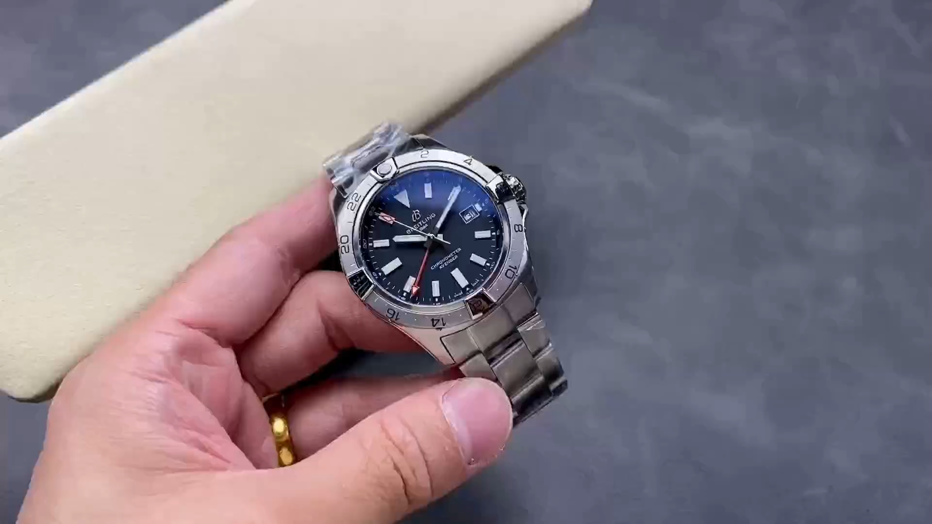 Breitling Avenger GMT 44MM Red Pointer A32320101B1A1 Replica