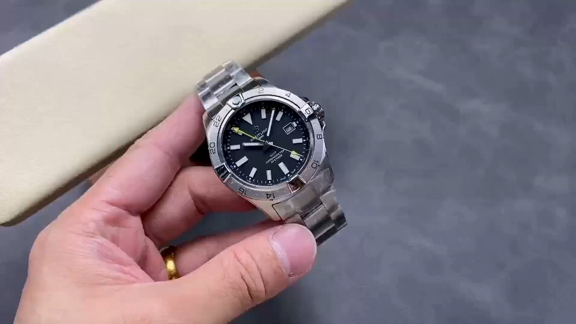 Breitling Avenger GMT 44MM Yellow Pointer A32320101B1A1 Replica