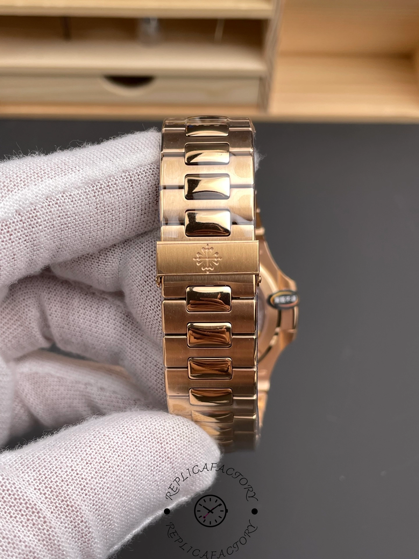 Patek Philippe Nautilus 5711 1R 001 40MM Replica Watch