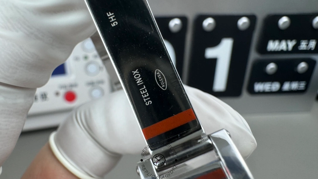 Rolex Submariner Date 116610LV Stainless Steel Oyster 40MM Green Dial Mens Replica Watch