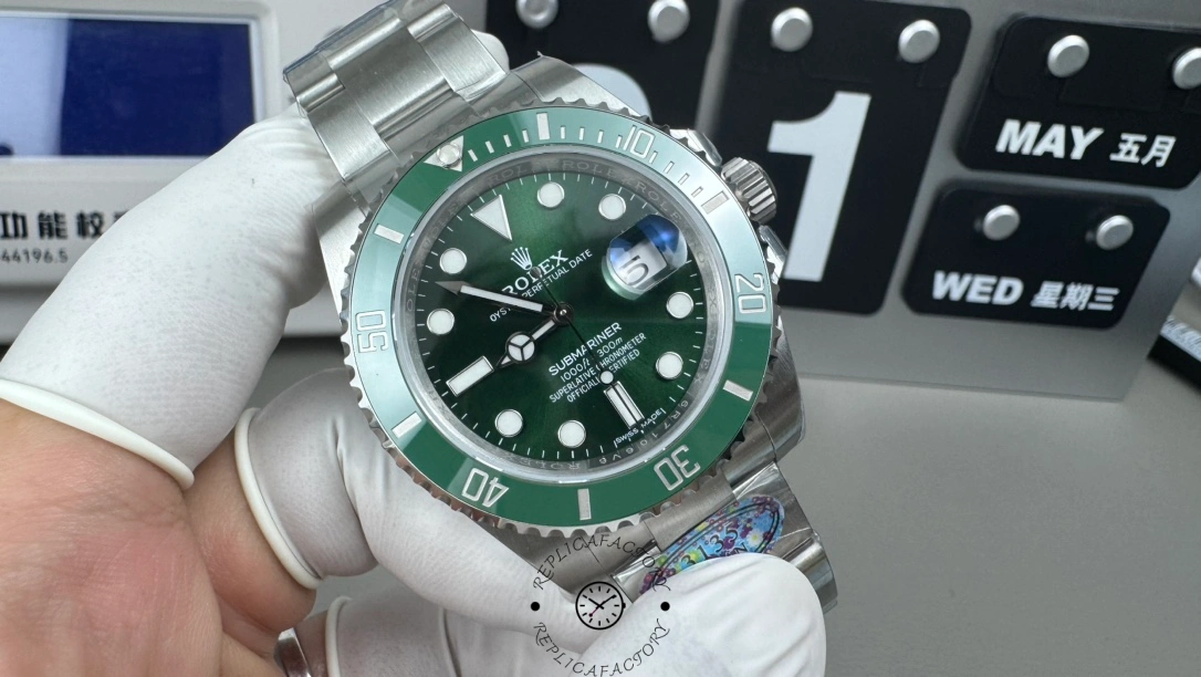 Rolex Submariner Date 116610LV Stainless Steel Oyster 40MM Green Dial Mens Replica Watch