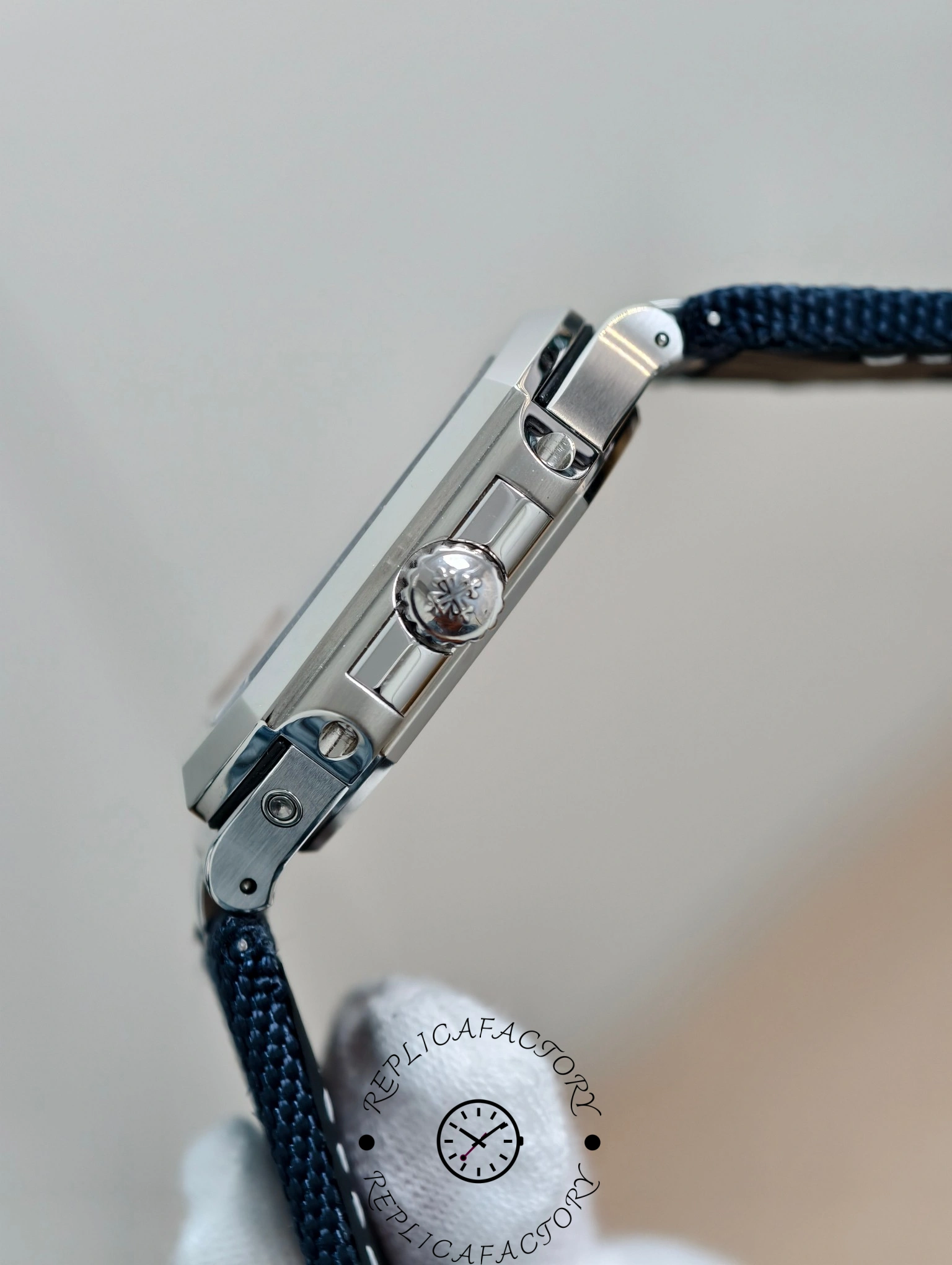 Patek Philippe Cubitus Platinum 5822P 001