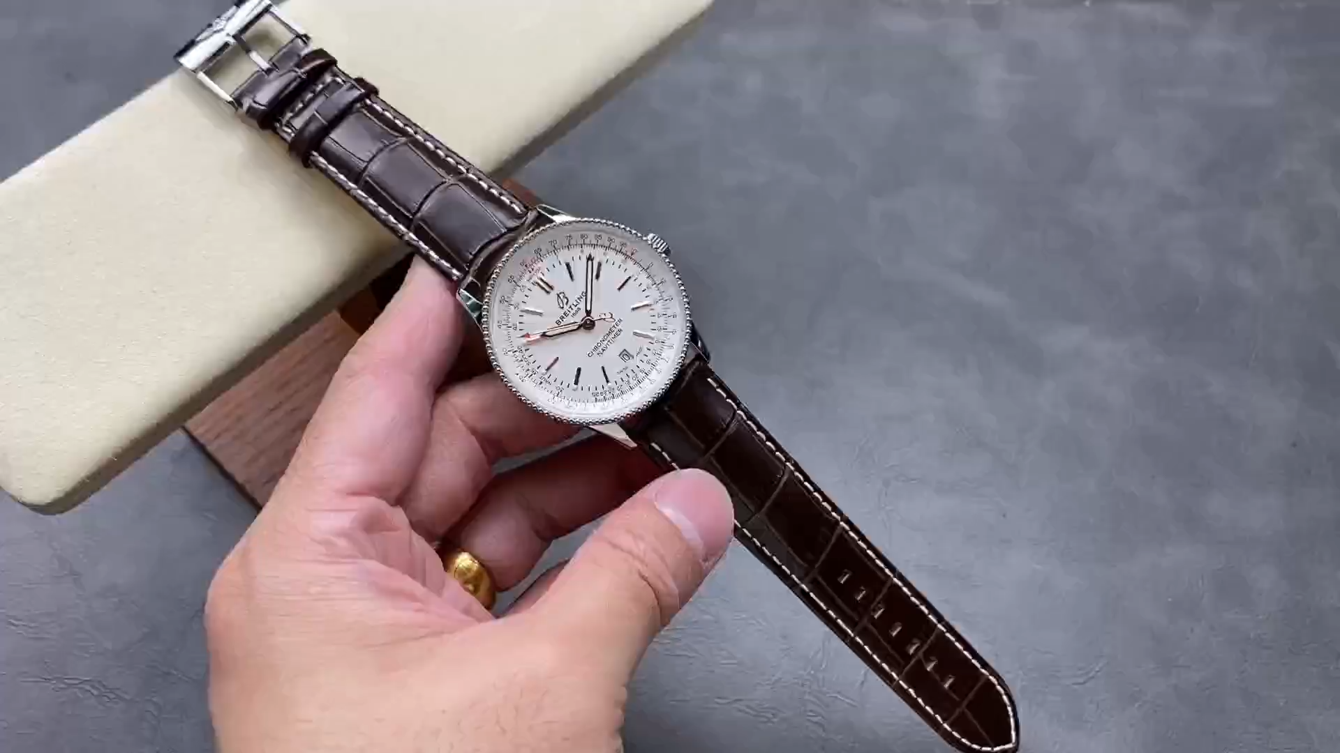 Breitling Navitimer 41 A17326211G1P1 Replica Chronometer Alligator Strap Men's Watch