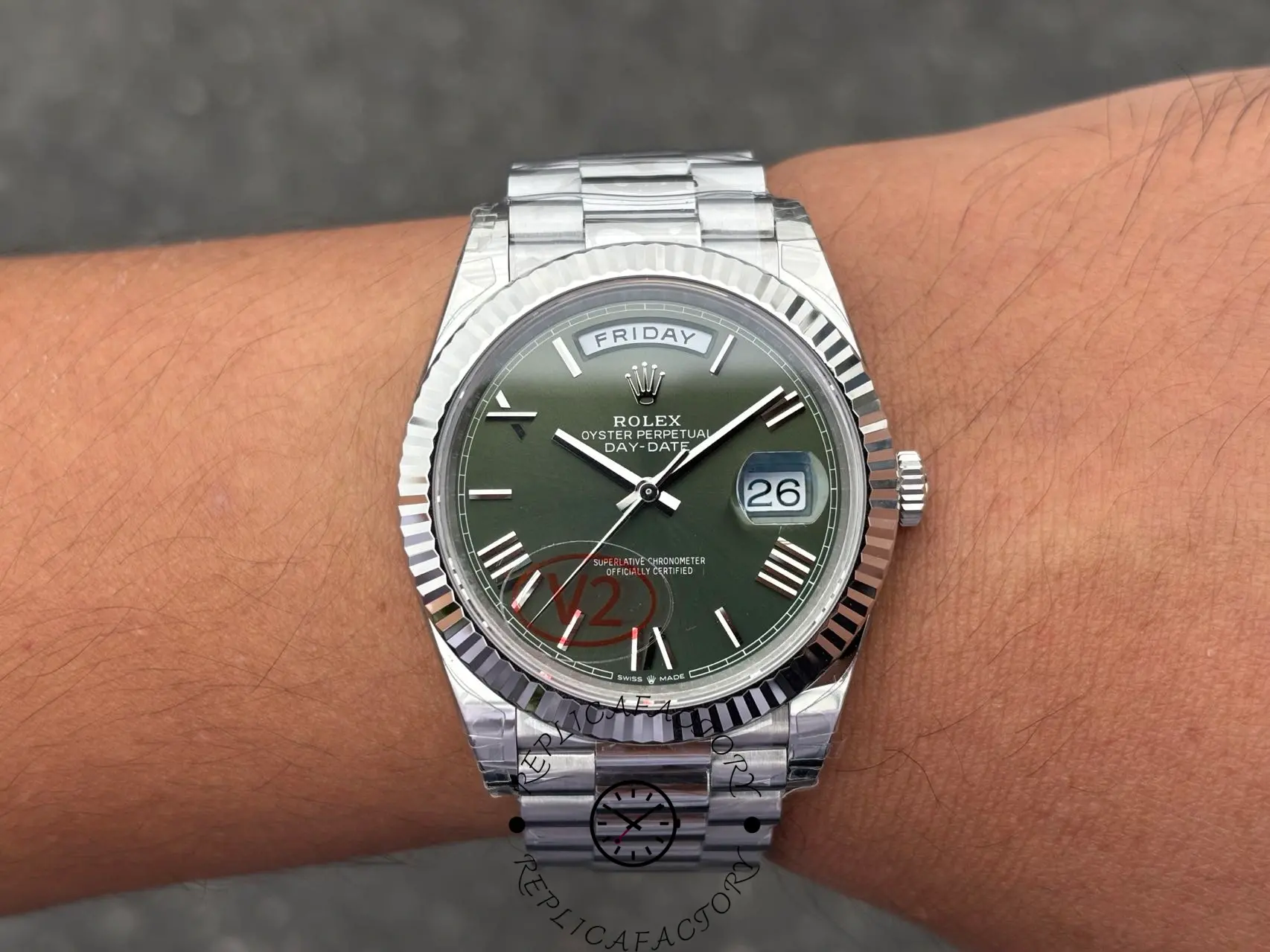 Rolex Day-Date 228239 Green Roman Dial Fluted Bezel 40mm Mens Replica Watch