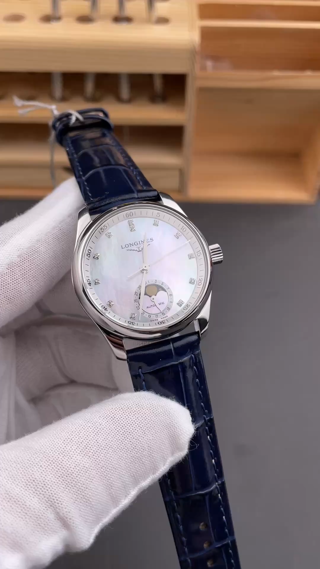 Longines Master Replica L2.409.4.87.0 MOP Diamond 34 Moonphase Alligator Watch